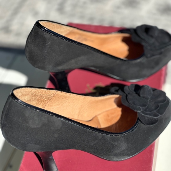 SOFFT Fiorella Black Suede Floral Applique Round Toe Slip On Pump Heels Size 9 - Picture 5 of 8